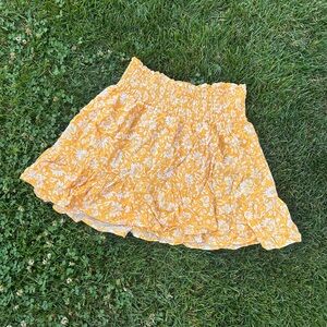 Cupcakes & Cashmere Flowy Floral Mini Skirt